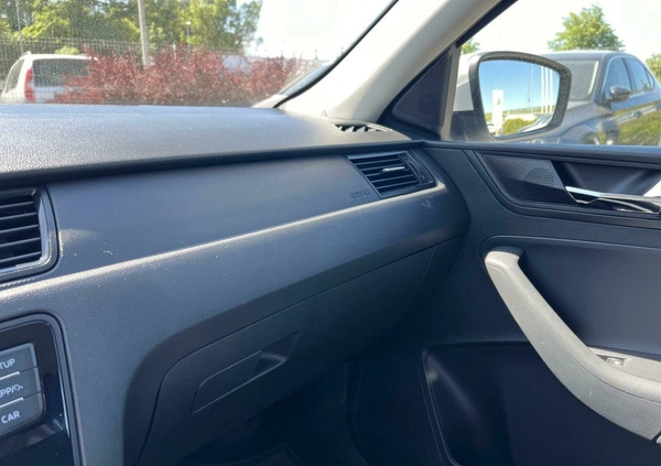 Skoda RAPID cena 37900 przebieg: 157262, rok produkcji 2018 z Rymanów małe 211